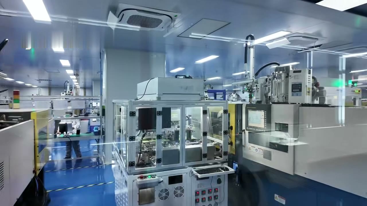 Enclosed precision alignment cell on the Lensmind production floor